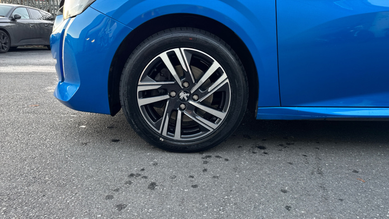 Peugeot 208 1.2 PureTech 100 Allure Premium + 5dr Petrol Hatchback